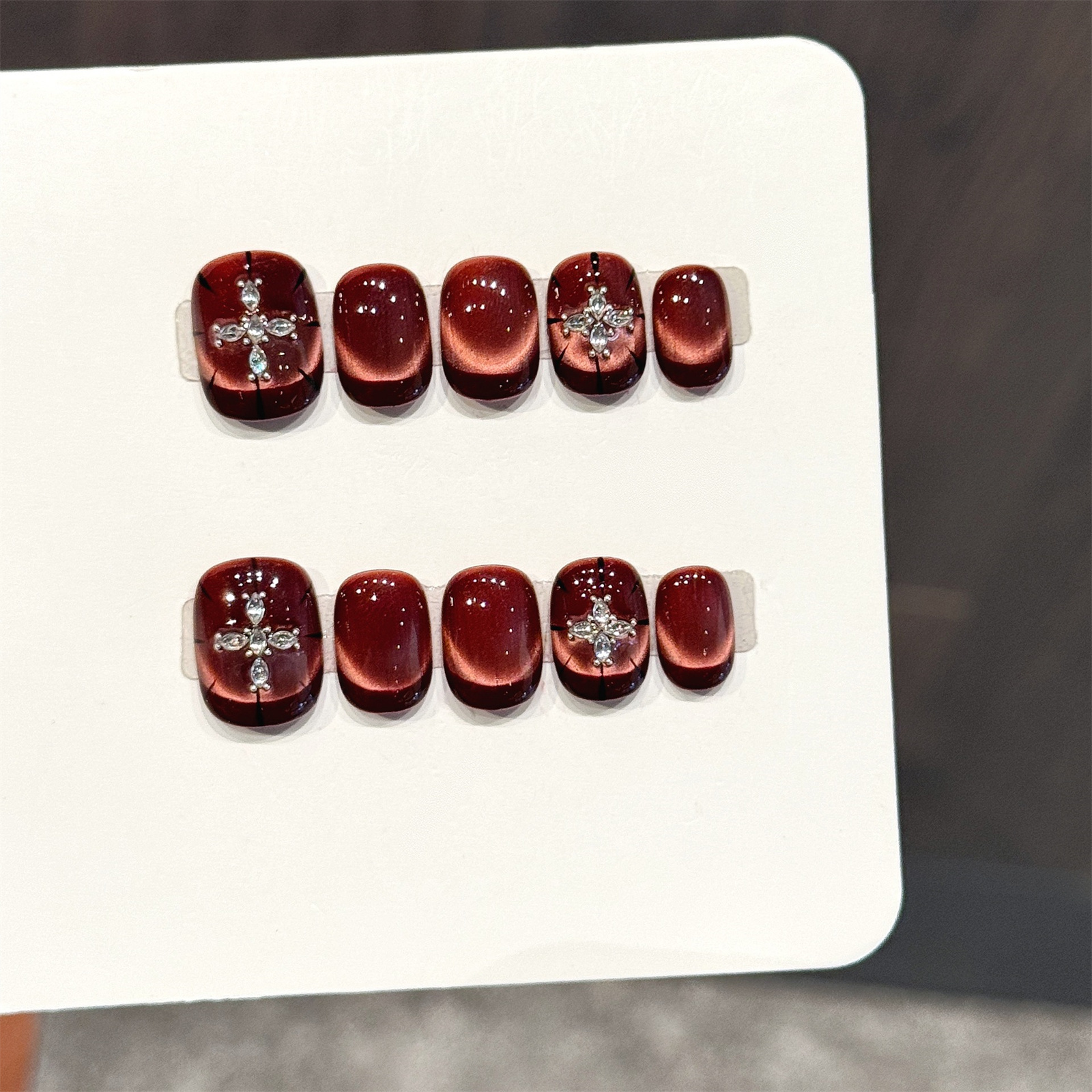 10pcs Wine-red Cat's Eye Press - đánh giá và giá Nail Art Design