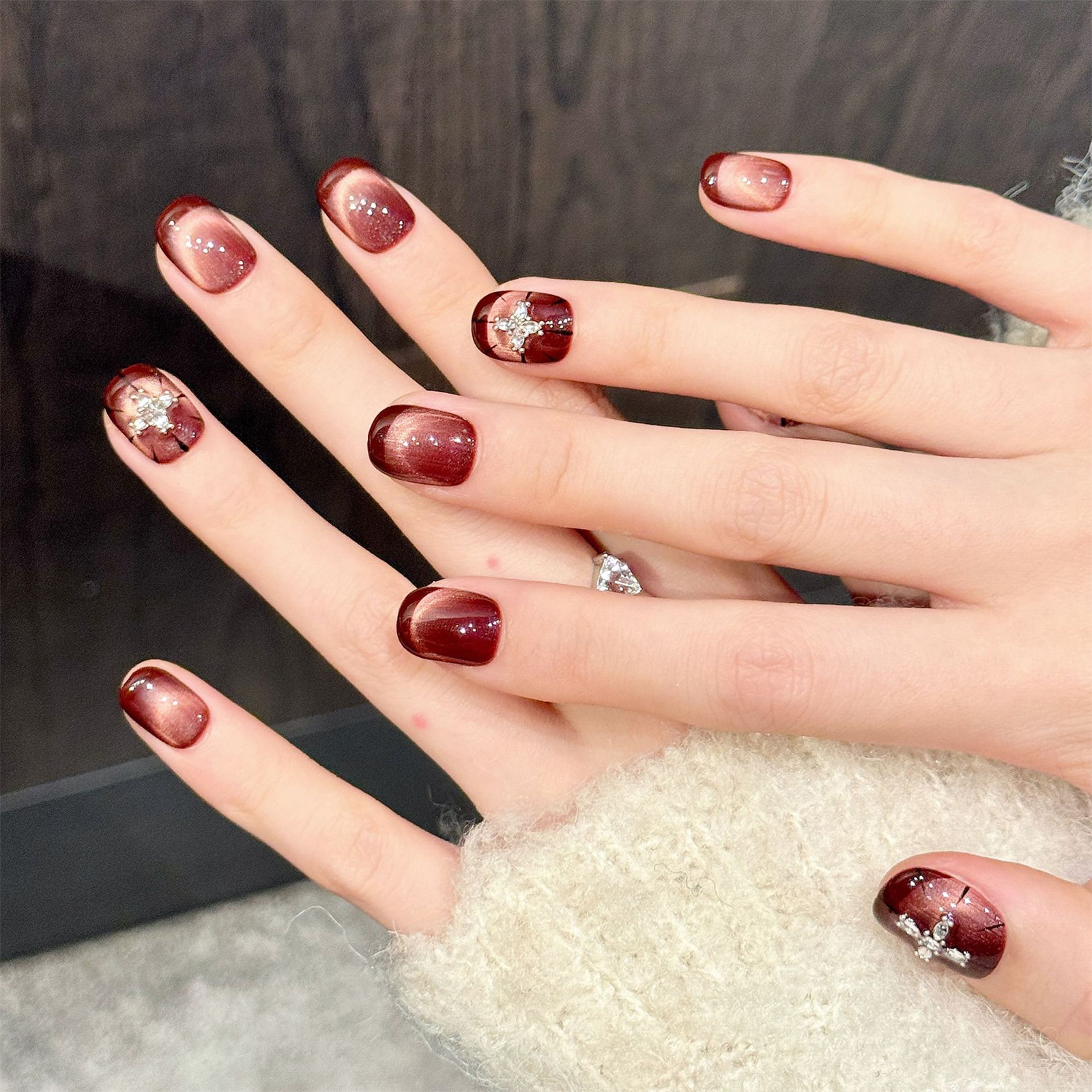 10pcs Wine-red Cat's Eye Press - đánh giá và giá Nail Art Design